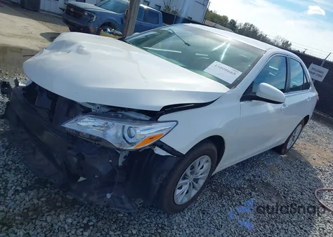 2017 Toyota Camry Le z USA, uszkodzony, nr VIN 4T1BF1FK4HU395192